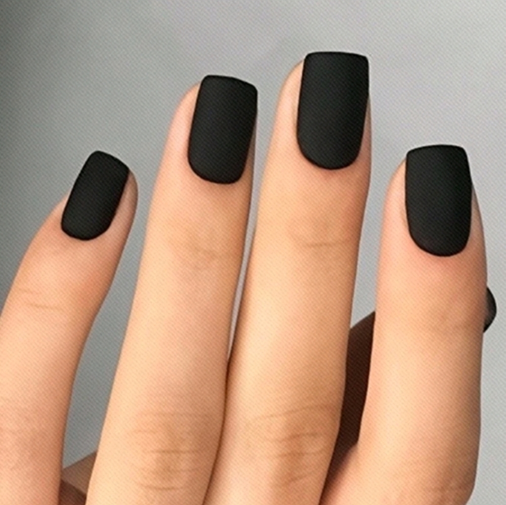 Matte Black Press-On Nails Set
